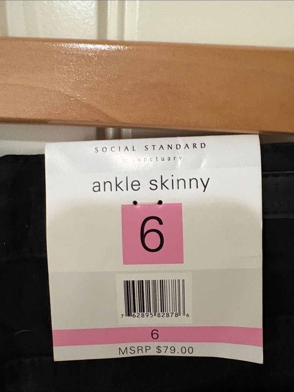 Women’s Black Camo Skinny Pants - Picture 11 of 12